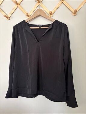 Banana Republic Black V-Neck Long Sleeve Blouse